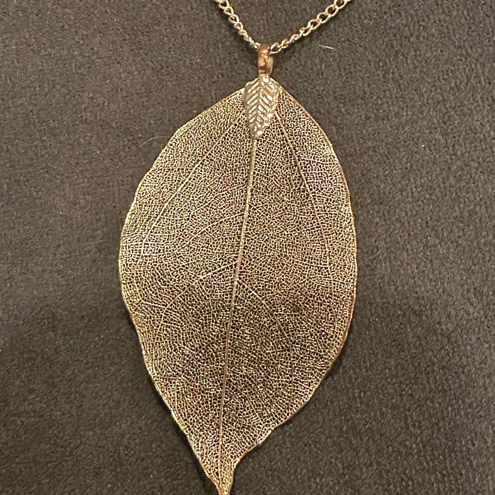 Gold Leaf Pendant Necklace with Intricate Vein Details - Picture 2 of 3